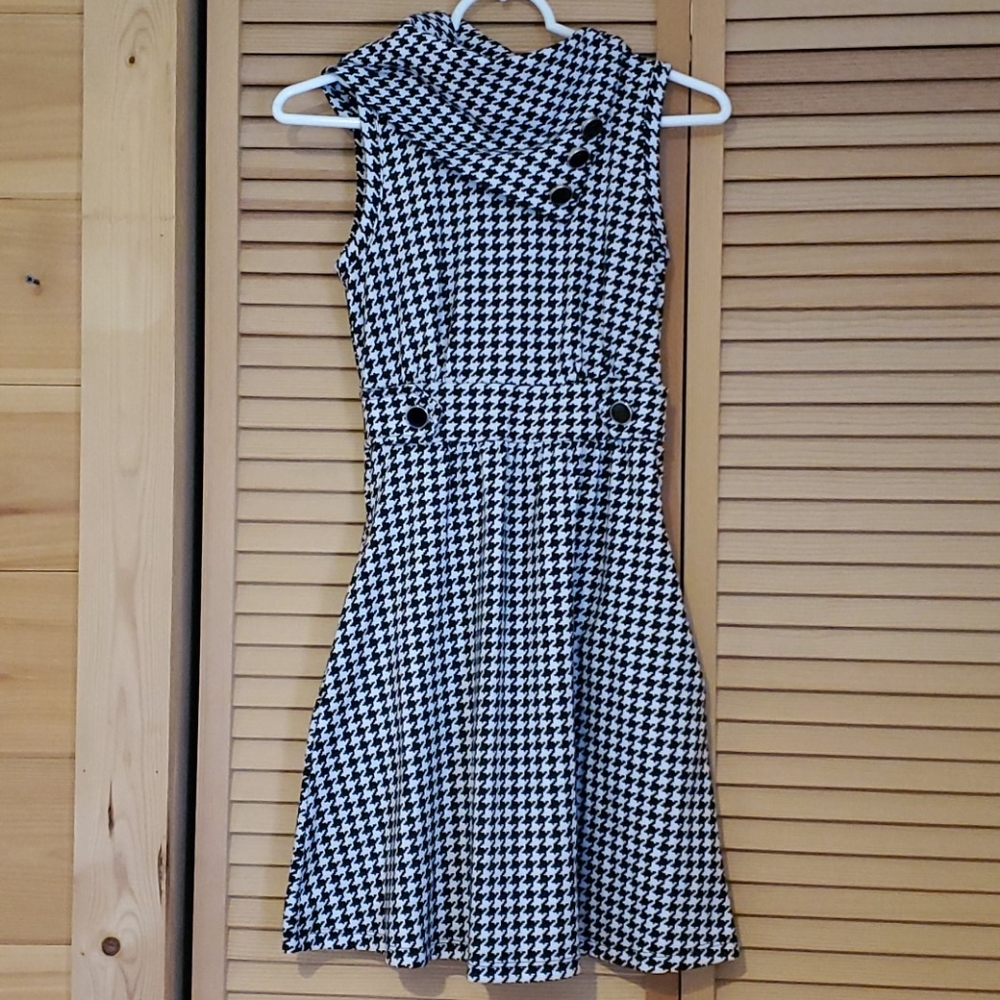 Hounds Tooth black and white dress with POCKETS